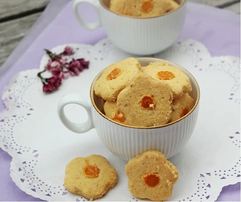 Cách làm bánh quy hoa mai đãi khách ngày Tết