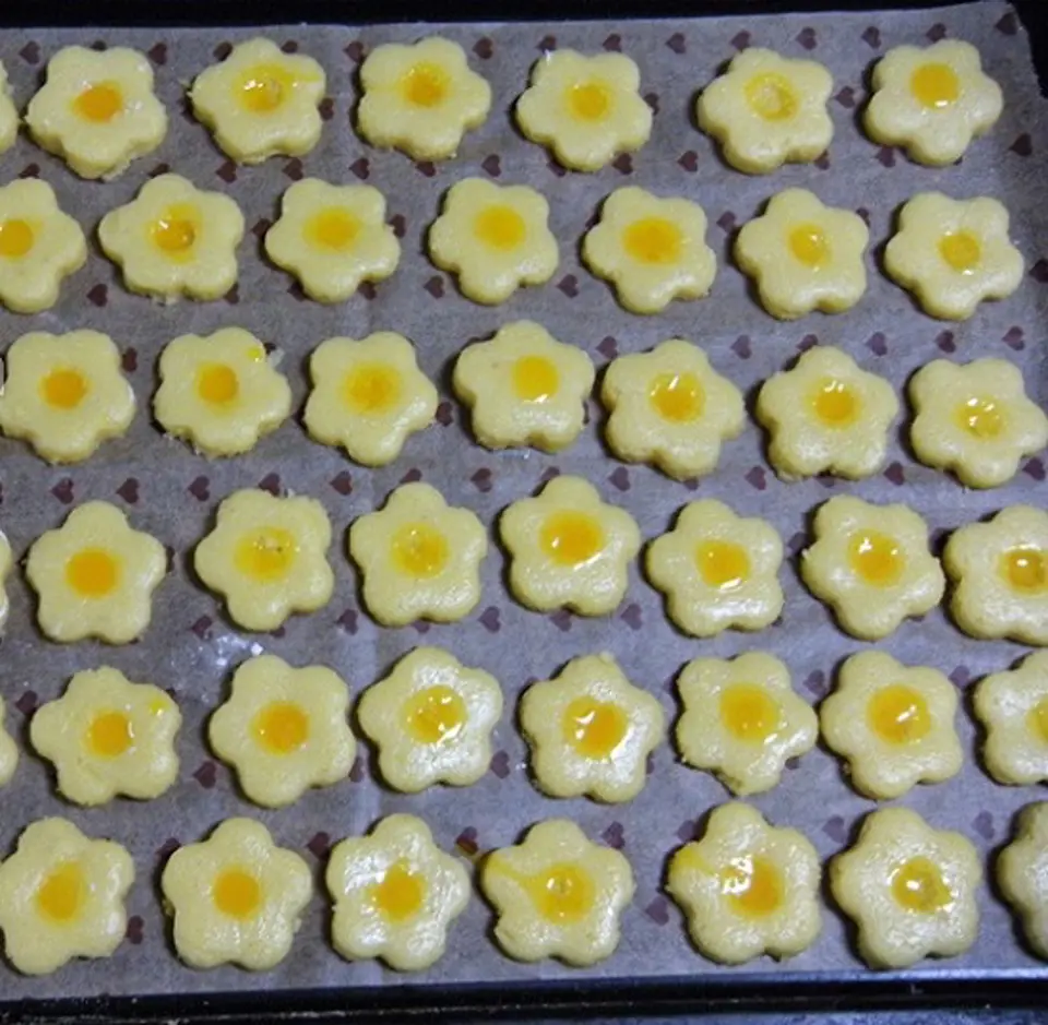 Cách làm bánh quy hoa mai đãi khách ngày Tết
