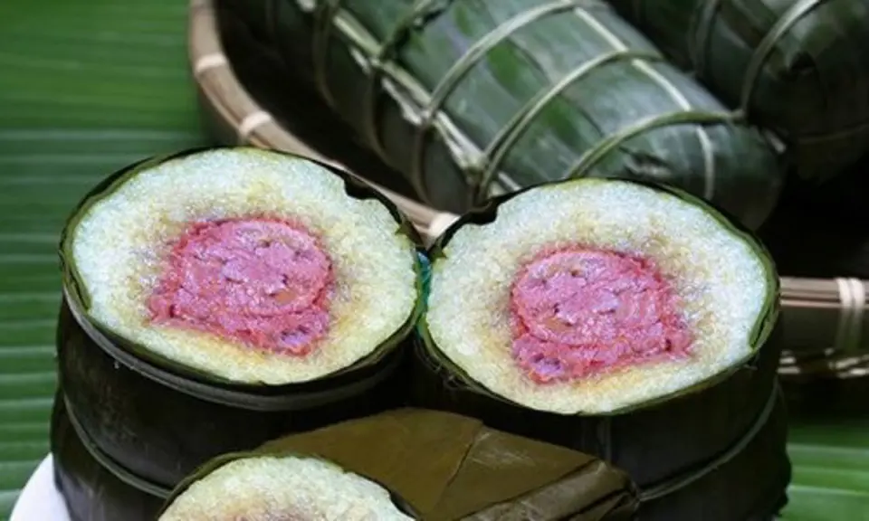 Cách làm bánh tét nhân chuối thơm lạ đón Tết