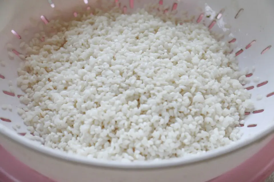 Cách làm bánh tét nhân chuối thơm lạ đón Tết