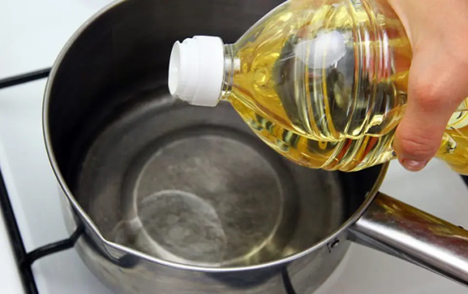 Cách làm canh trứng cà chua nóng hổi cho bữa tối