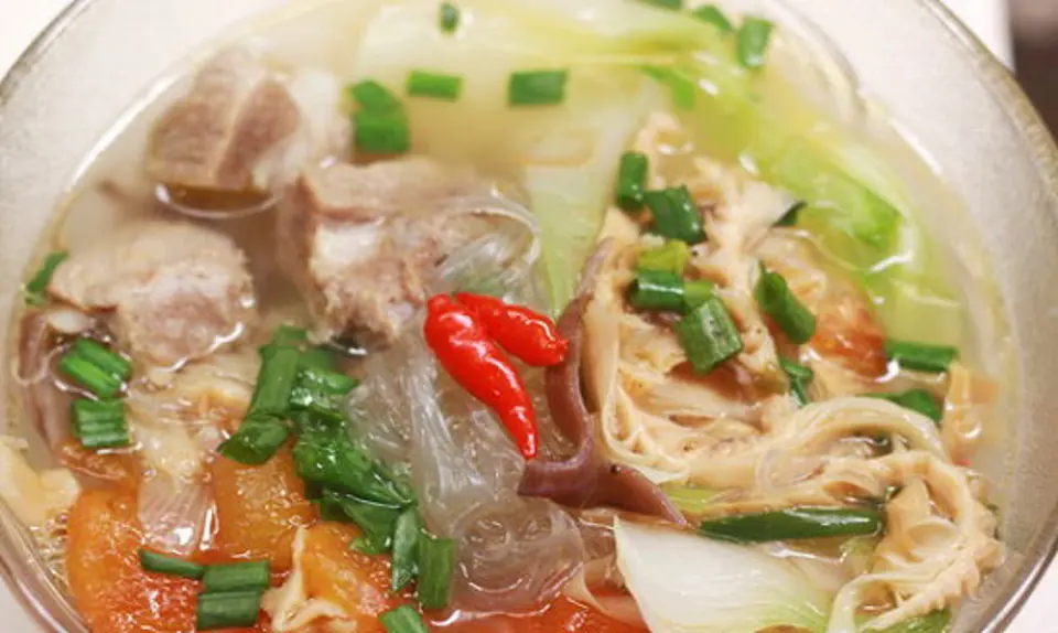 Cách làm món miến nấu canh măng sườn hấp dẫn ngày tết