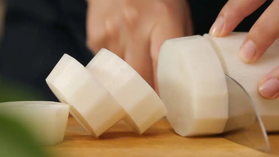 Cách làm món sò điệp khô hấp củ cải đậm vị ngon cơm ngày Tết