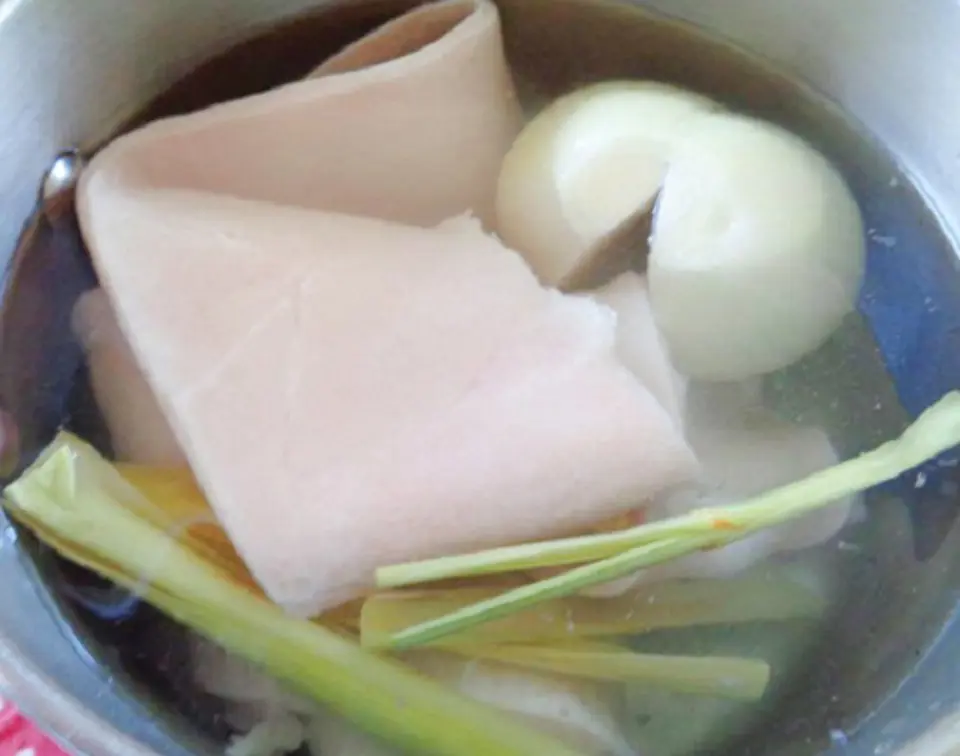 Cách làm nem chua bò thơm ngon đãi khách ngày Tết