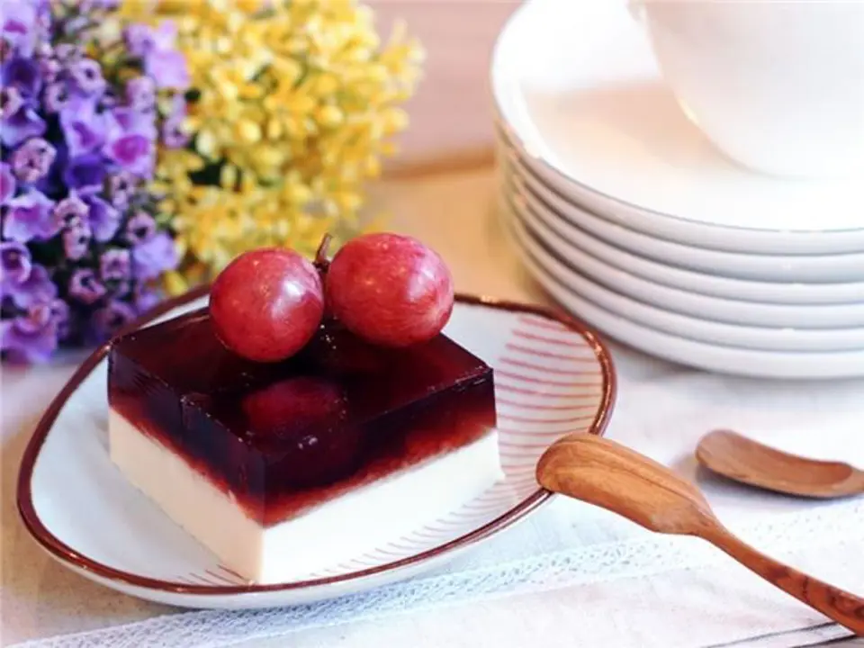 Cách làm thạch nho sữa hai lớp siêu ngon