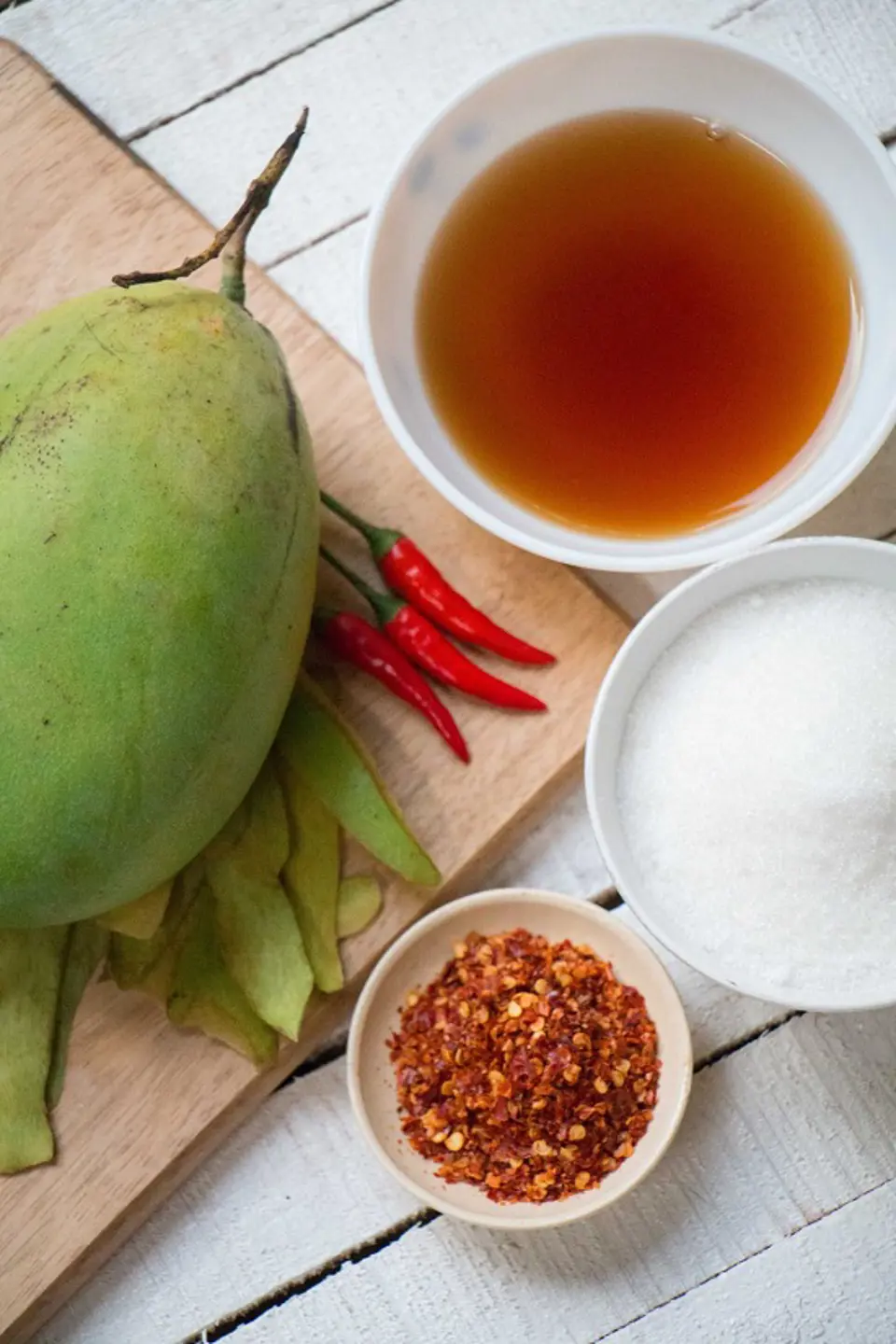 Cách làm xoài ngâm mắm ớt chống ngán ngày Tết Cách làm xoài ngâm mắm ớt chống ngán ngày Tết