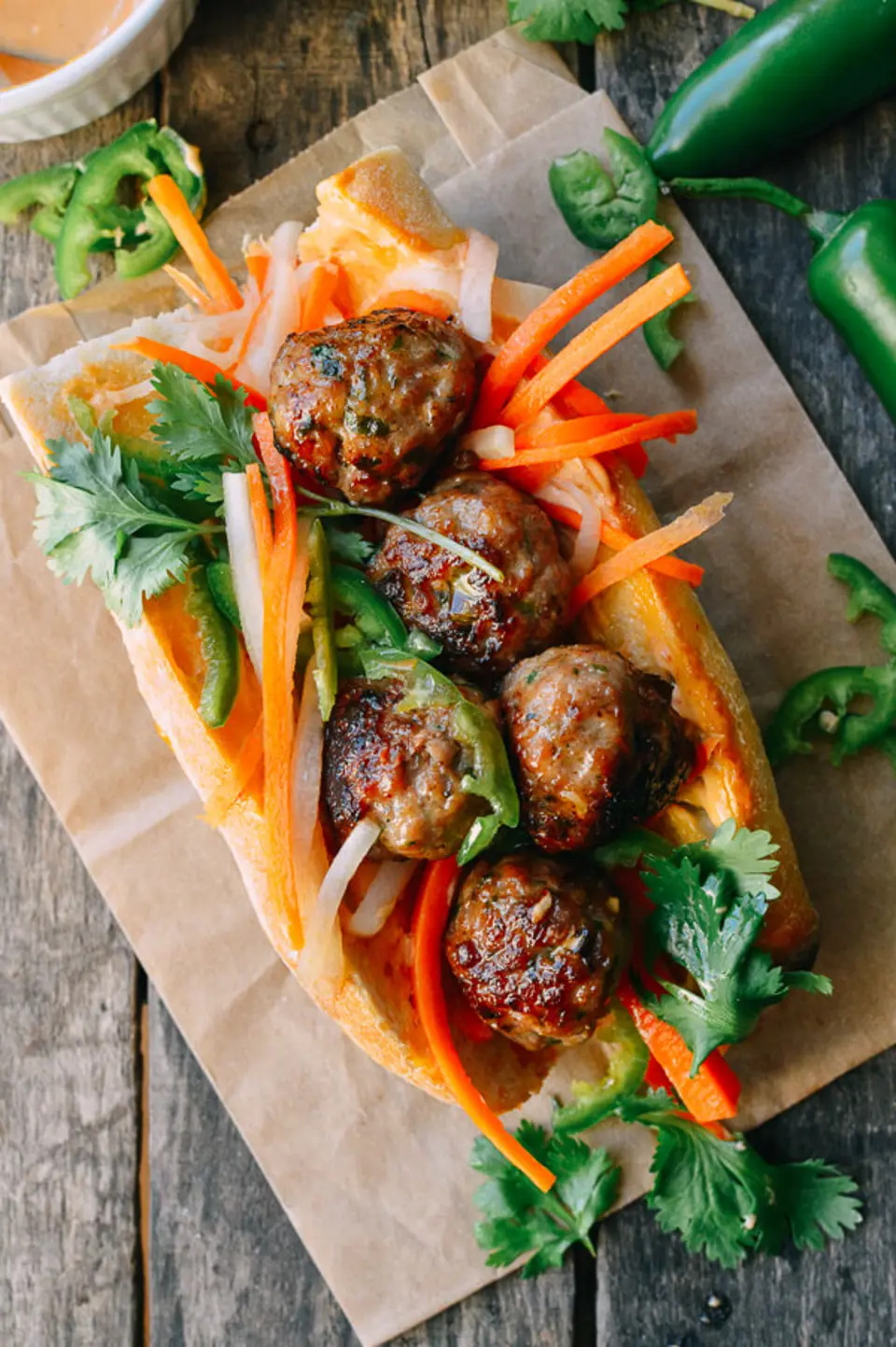 Cách làm bánh mì thịt viên vừa lạ vừa ngon