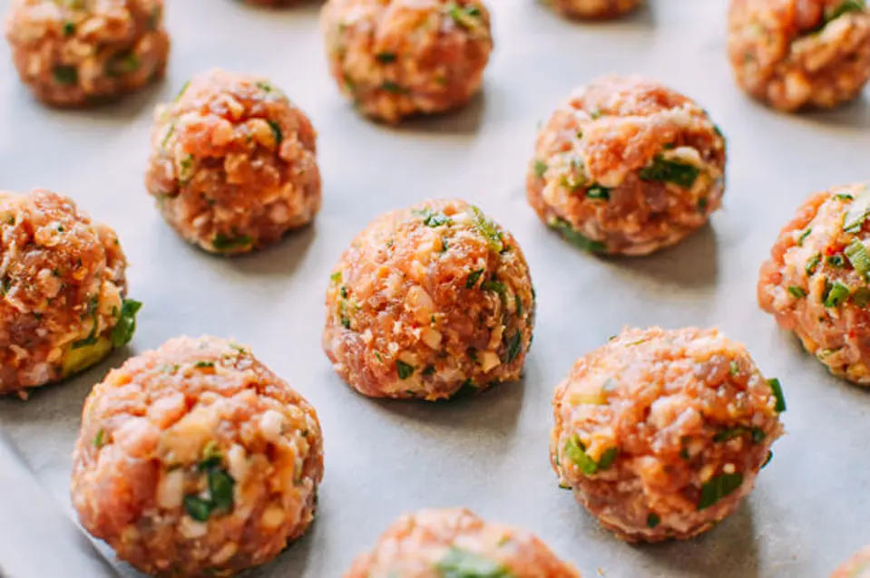 Cách làm bánh mì thịt viên vừa lạ vừa ngon