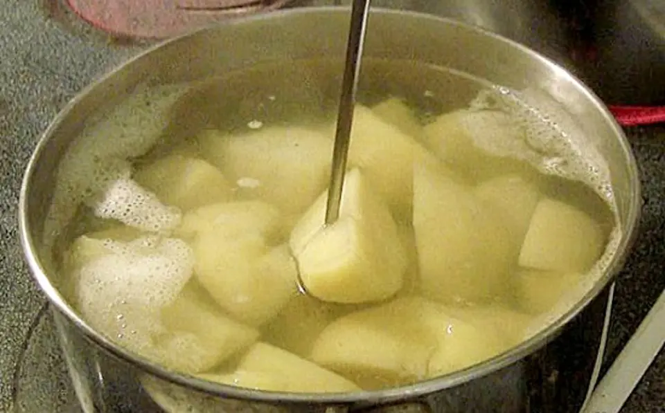 Cách làm canh xương hầm cay ngon cho bữa tối