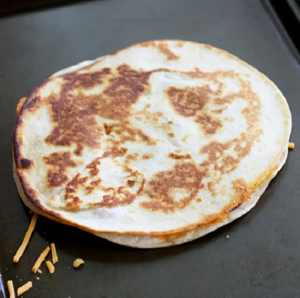 Cách làm pizza thịt bò kiểu Mexico siêu ngon
