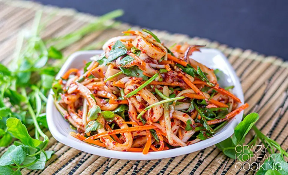 Cách làm salad mực cay siêu hấp dẫn