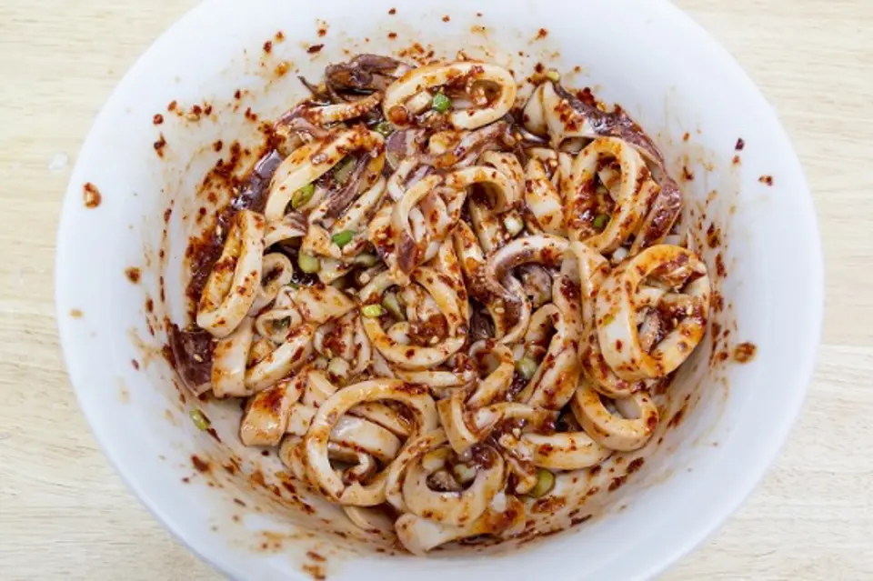 Cách làm salad mực cay siêu hấp dẫn