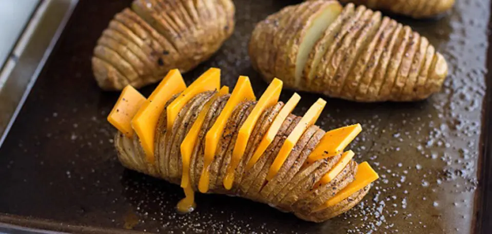 Cách nướng khoai tây kẹp phô mai thịt xông khói siêu ngon