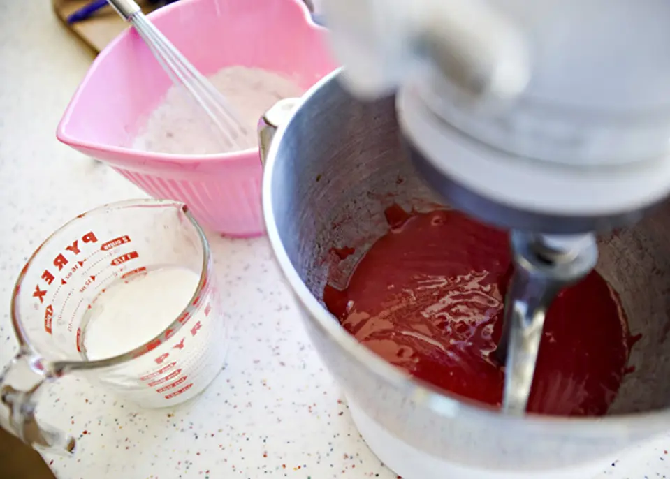 Cách làm bánh cupcake red velvet thật đơn giản thơm ngon