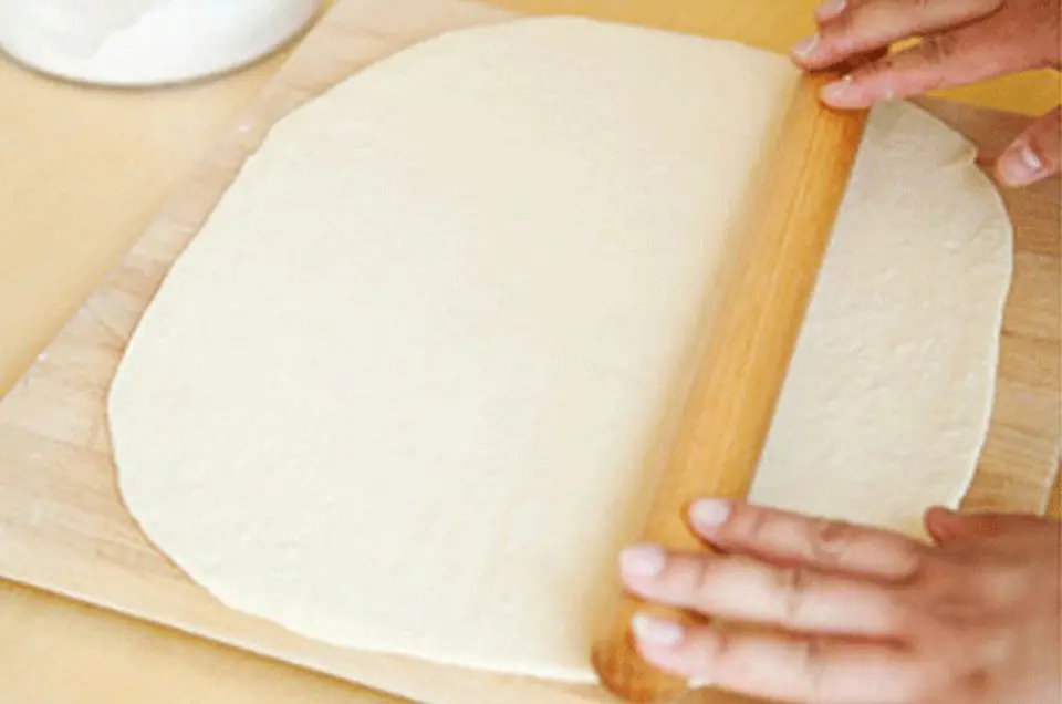 Cách làm bánh pizza cuộn thơm ngon cực lạ