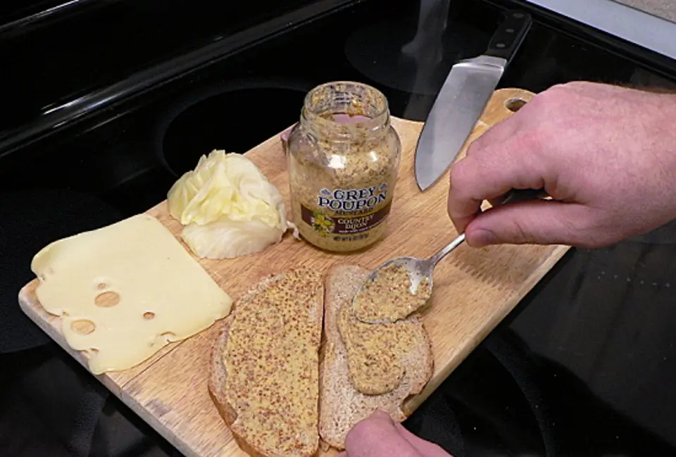 Cách làm bánh sandwich kẹp thịt bò bắp cải ngon tuyệt