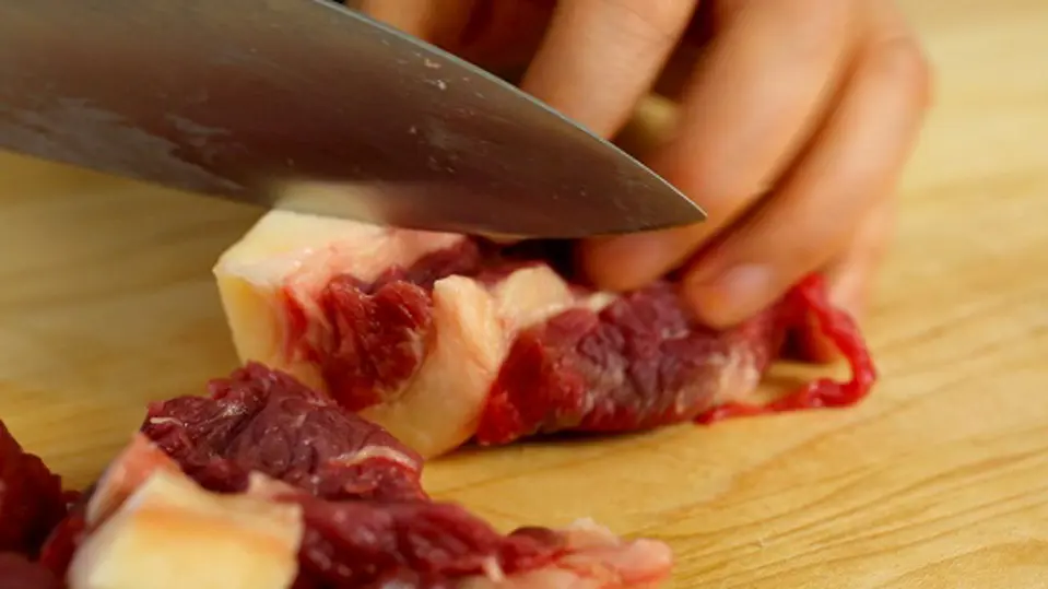 Cách làm canh khoai môn thịt bò ngon tuyệt
