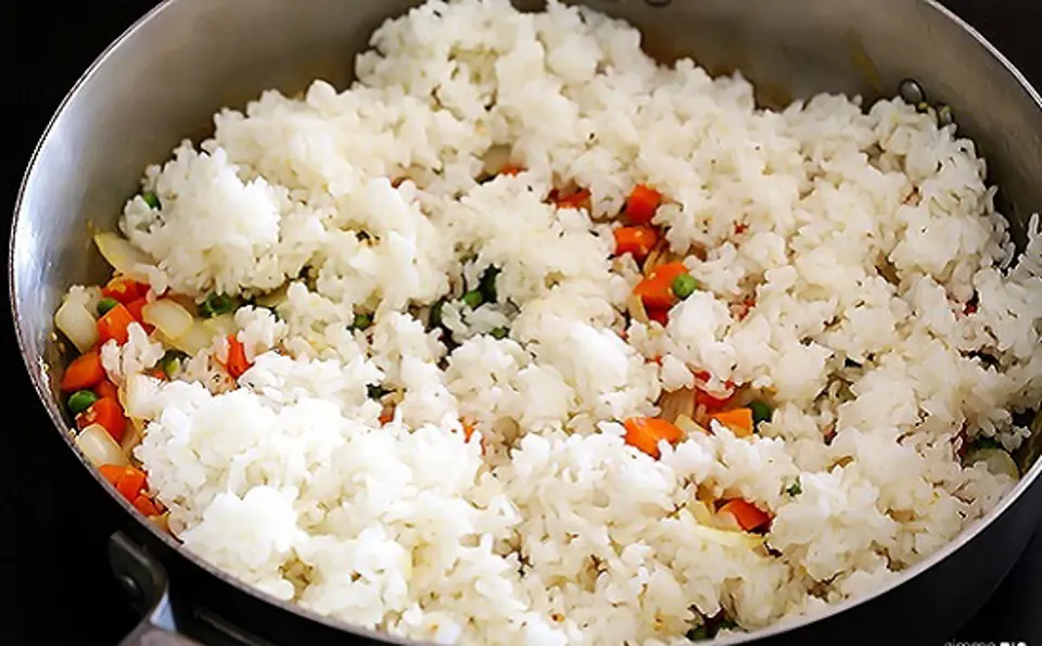 Cách làm cơm chiên thập cẩm cực ngon