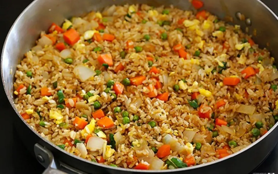 Cách làm cơm chiên thập cẩm cực ngon