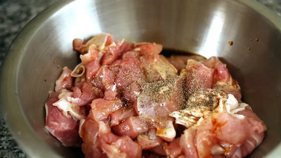 Cách làm gà xào cay với rau củ cực kì đã miệng