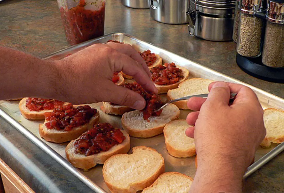 Cách làm pizza bánh mì kiểu Ý siêu ngon