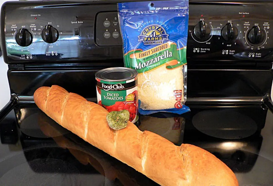 Cách làm pizza bánh mì kiểu Ý siêu ngon