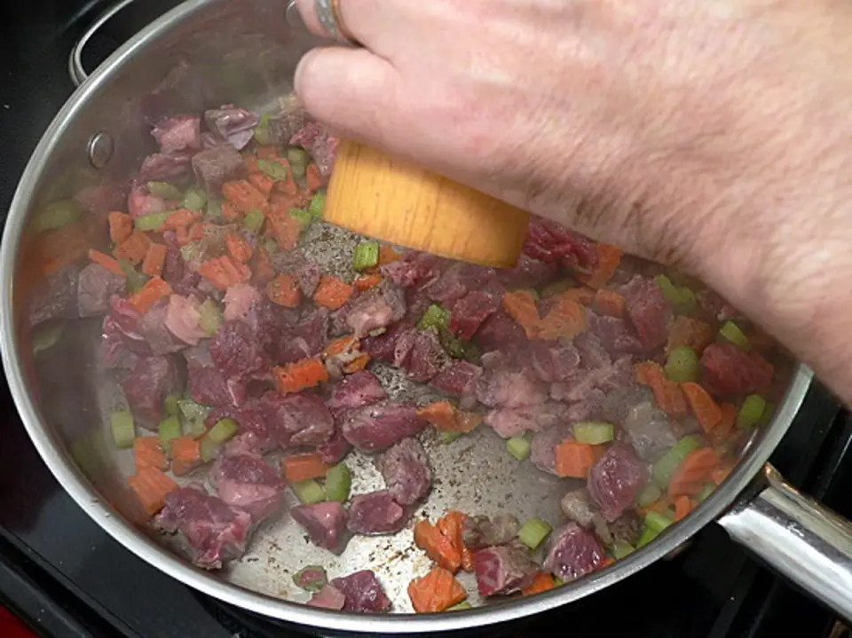 Cách làm pot pie bò ngon tuyệt
