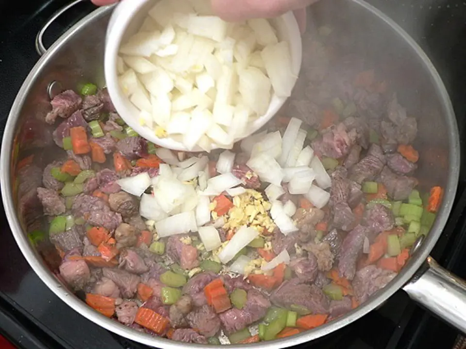 Cách làm pot pie bò ngon tuyệt