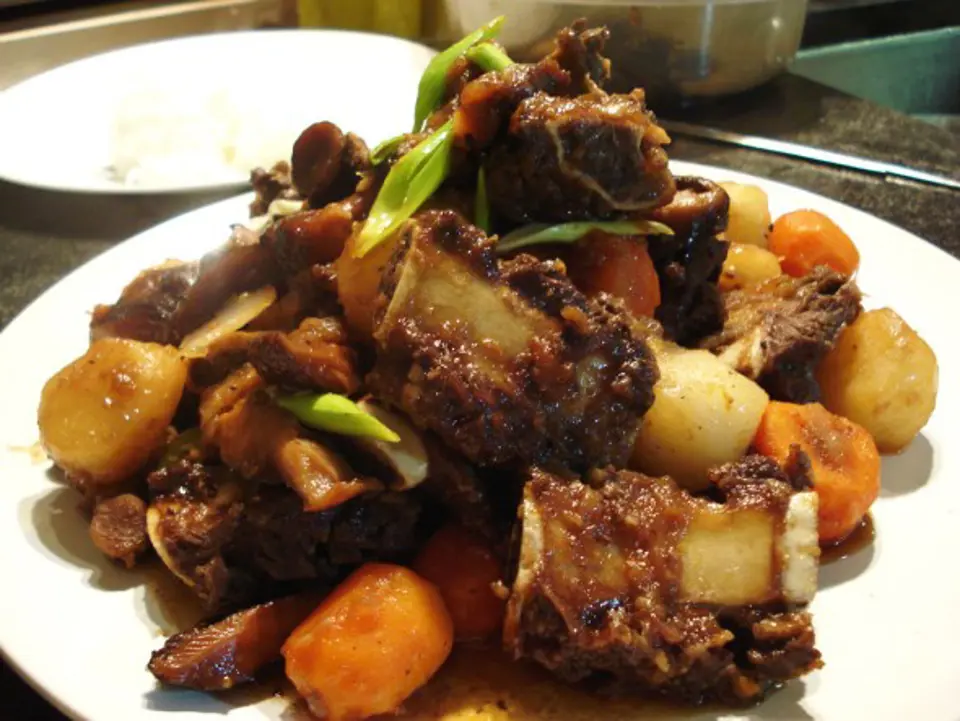 Cách làm sườn bò om rau củ kiểu Hàn ngon tuyệt