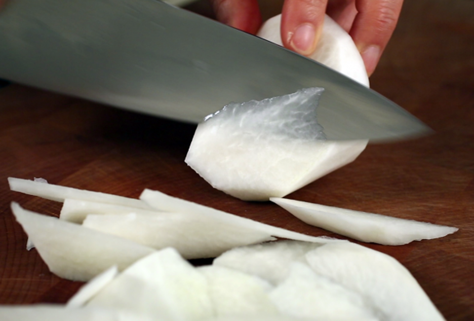 Cách nấu canh củ cải thịt bò ngọt vị ngon cơm