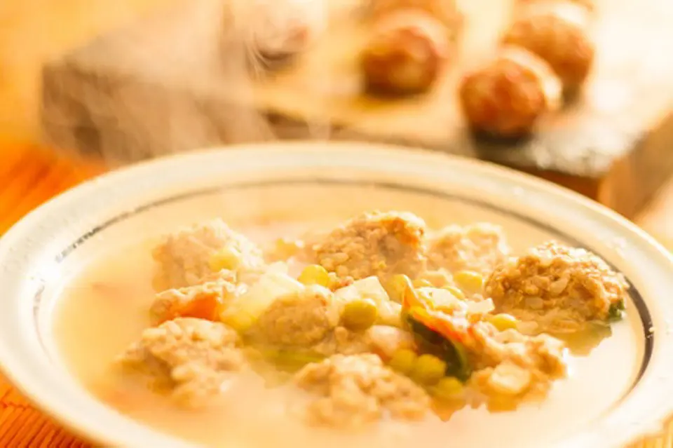 Cách nấu canh thịt viên bánh mì Pháp tuyệt ngon