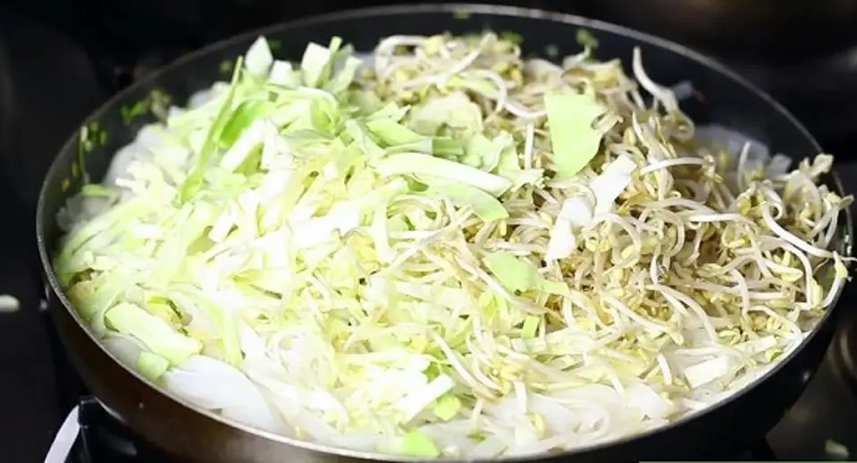 Cách nấu mì xào Thái Lan thơm ngon mê li