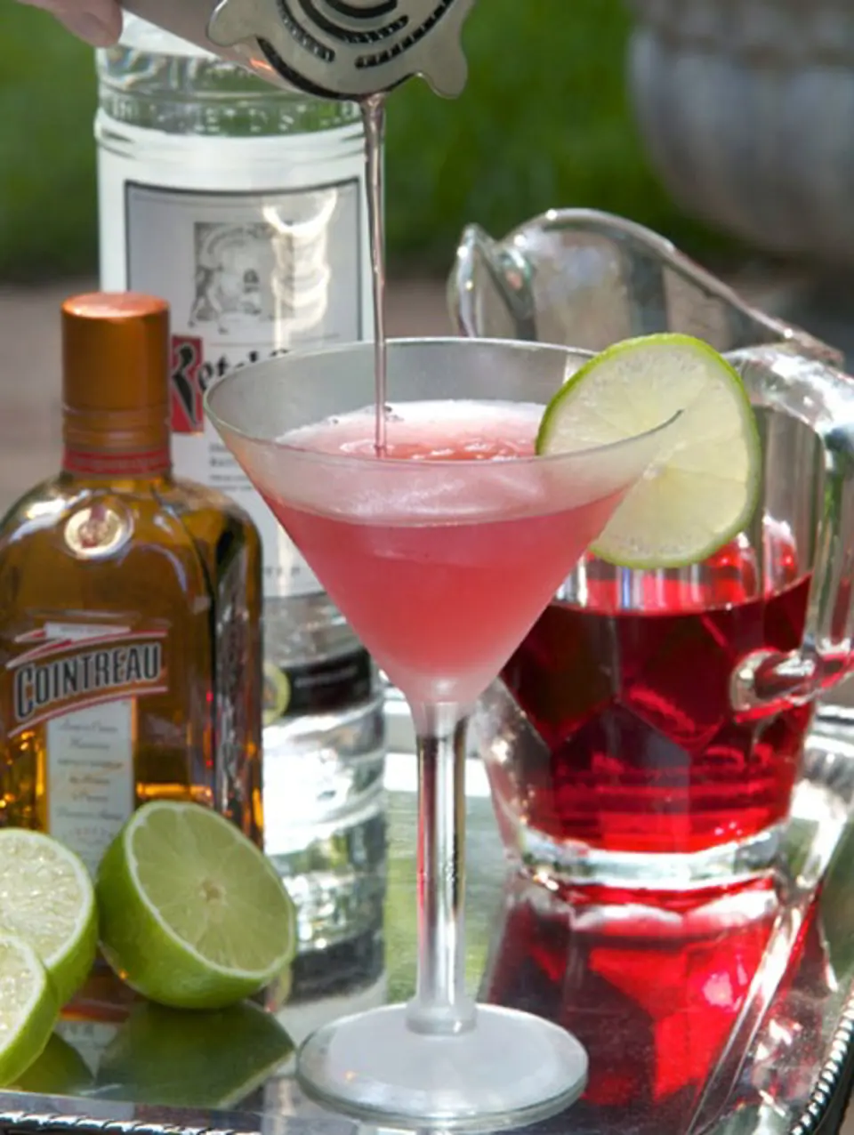 Cách làm Cocktail Cosmopolitan cho ngày hè oi bức