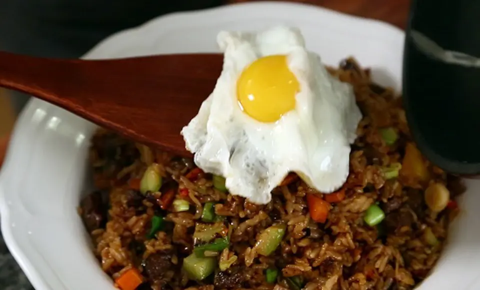 Cách làm cơm rang Hàn Quốc ngon đúng điệu