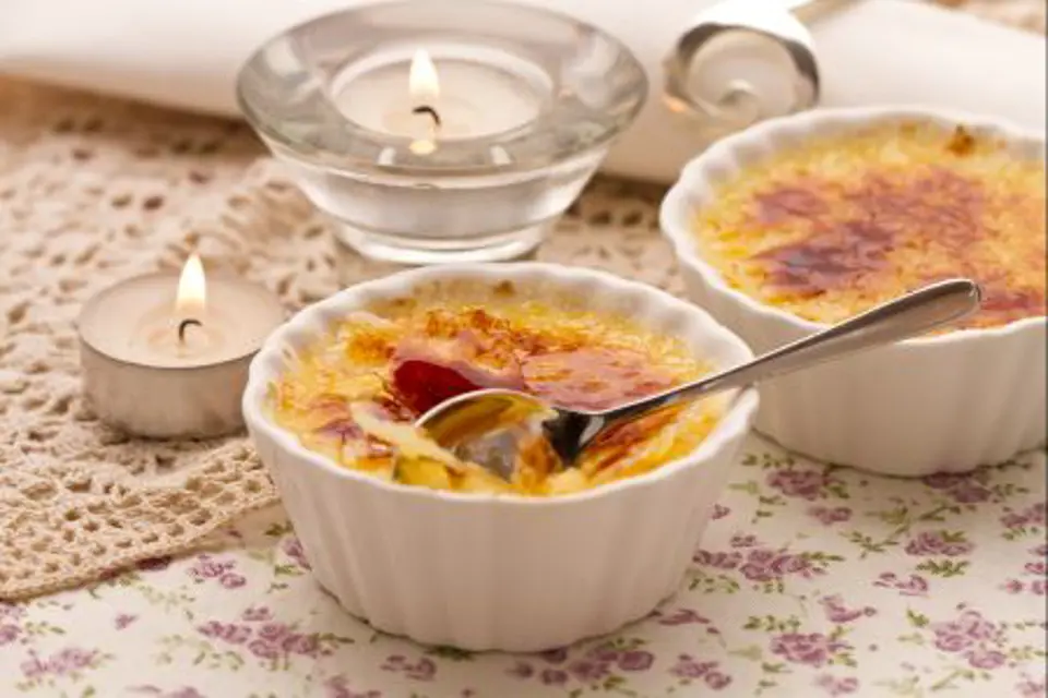 Cách làm kem nướng creme brulee ngon tuyệt