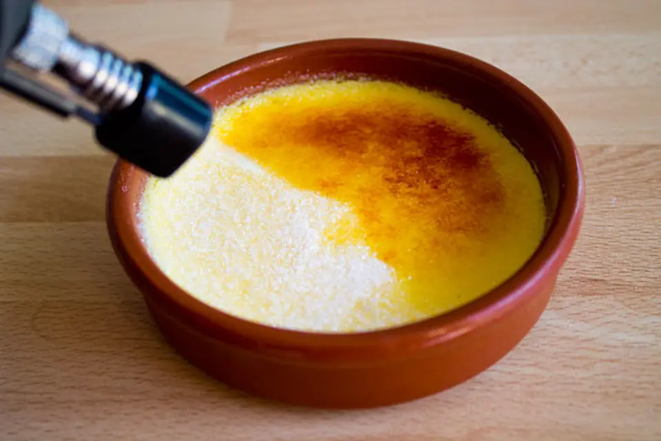 Cách làm kem nướng creme brulee ngon tuyệt