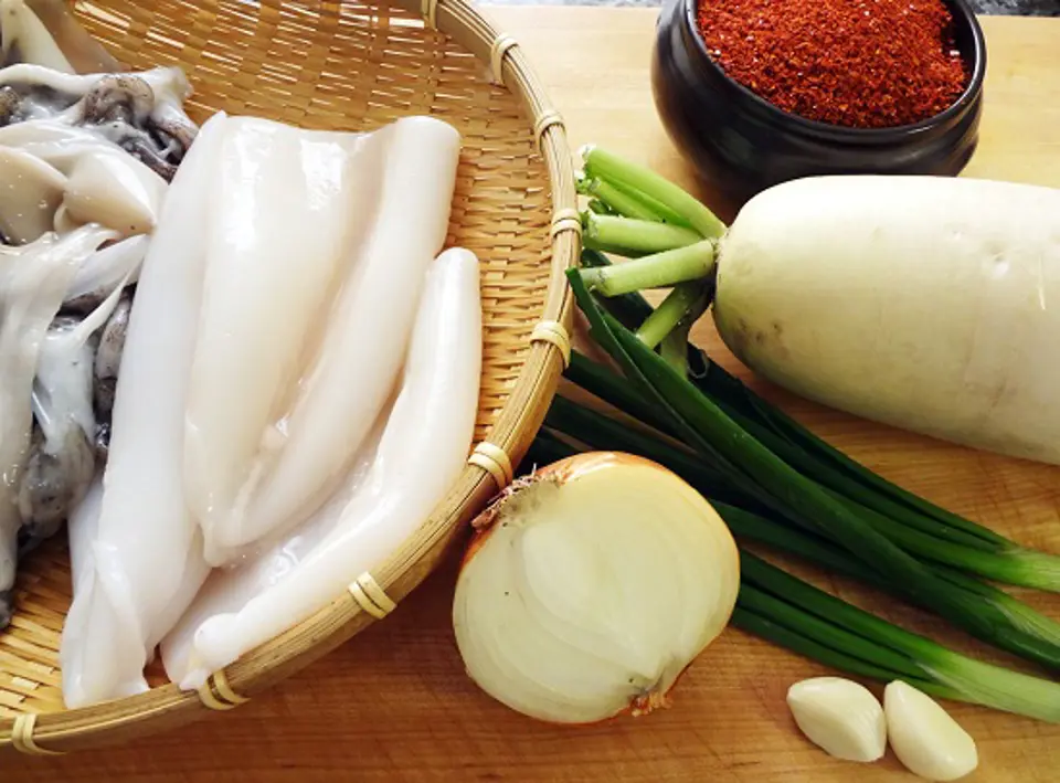 Cách nấu canh mực cay cực hấp dẫn
