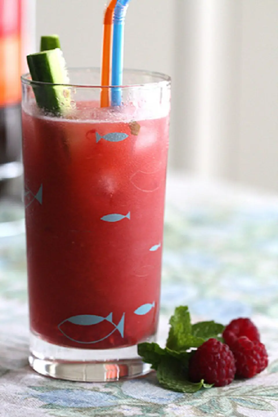 Cách làm cocktail dưa chuột với quả mâm xôi tươi mát ngày hè