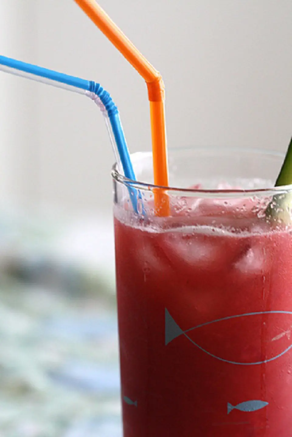 Cách làm cocktail dưa chuột với quả mâm xôi tươi mát ngày hè