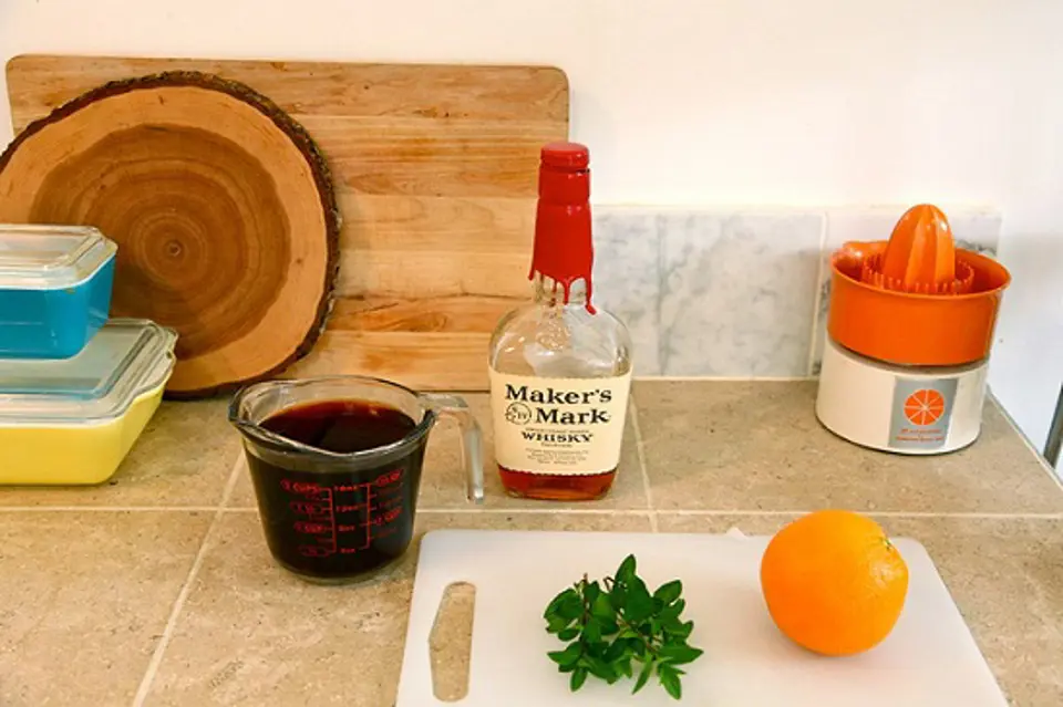 Cách làm cocktail trà đen với rượu whisky cực hấp dẫn