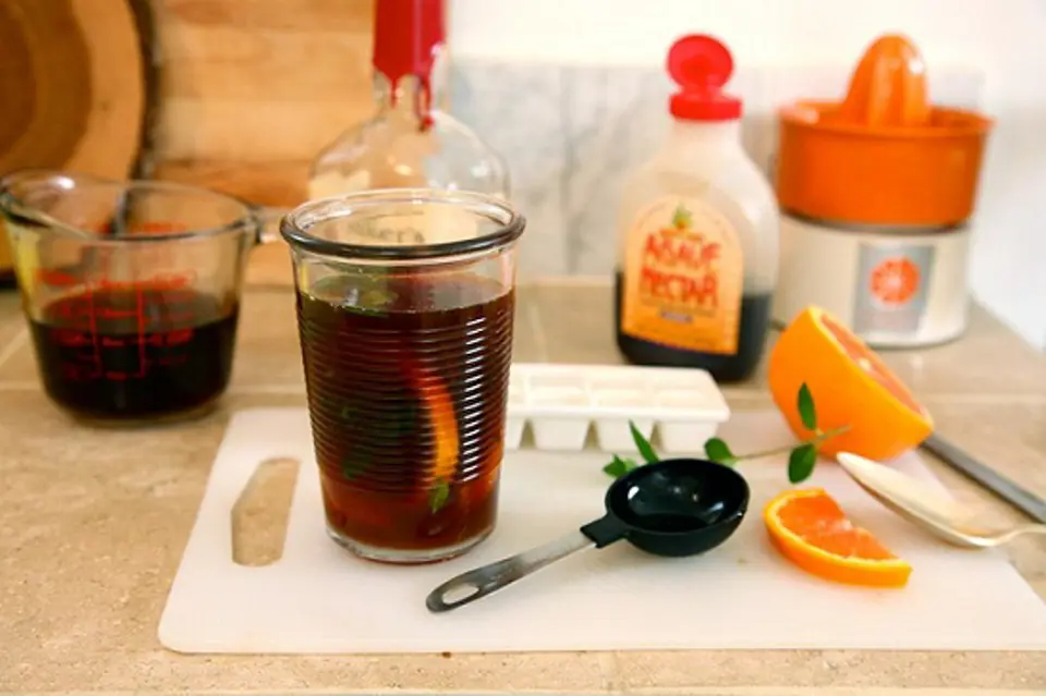 Cách làm cocktail trà đen với rượu whisky cực hấp dẫn