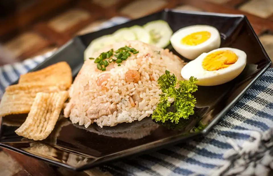 Cách làm cơm chiên kiểu Indonesia cực mới lạ