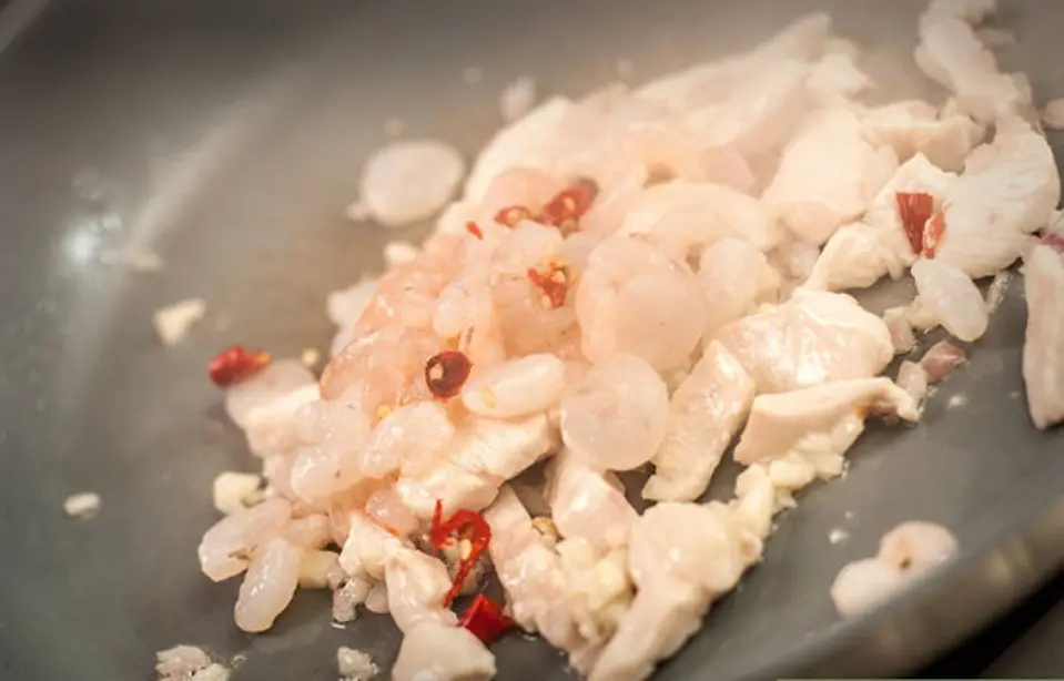 Cách làm cơm chiên kiểu Indonesia cực mới lạ