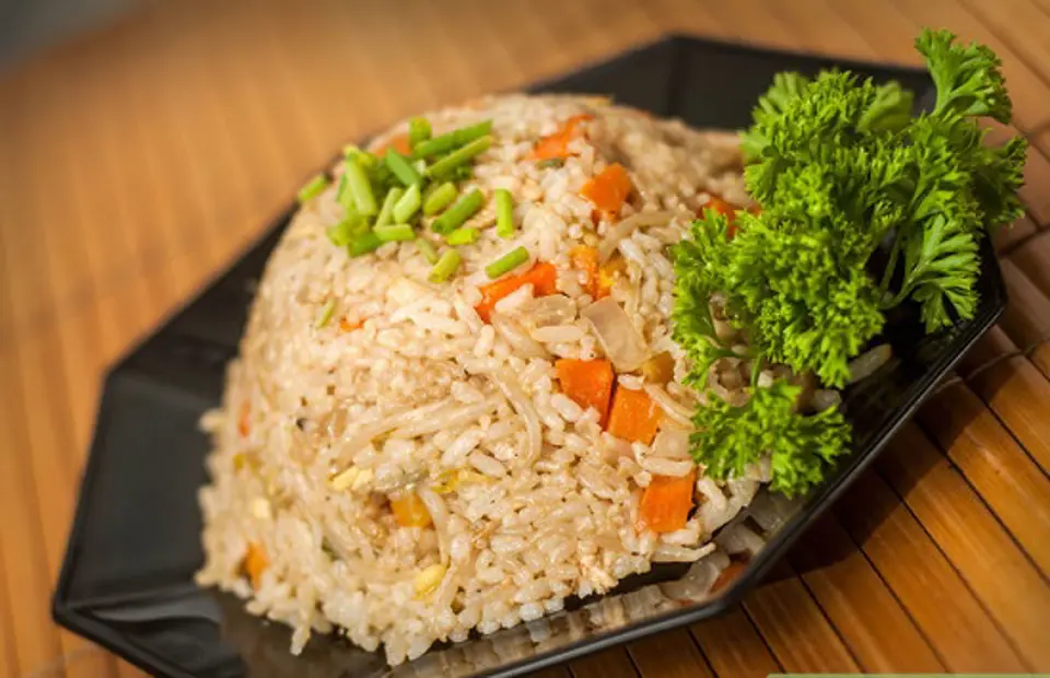 Cách làm cơm chiên thịt gà quay đơn giản