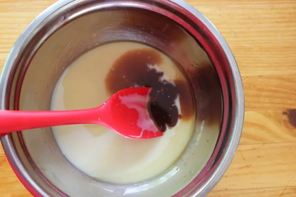 Cách làm kem caramel mặn không cần máy đánh kem