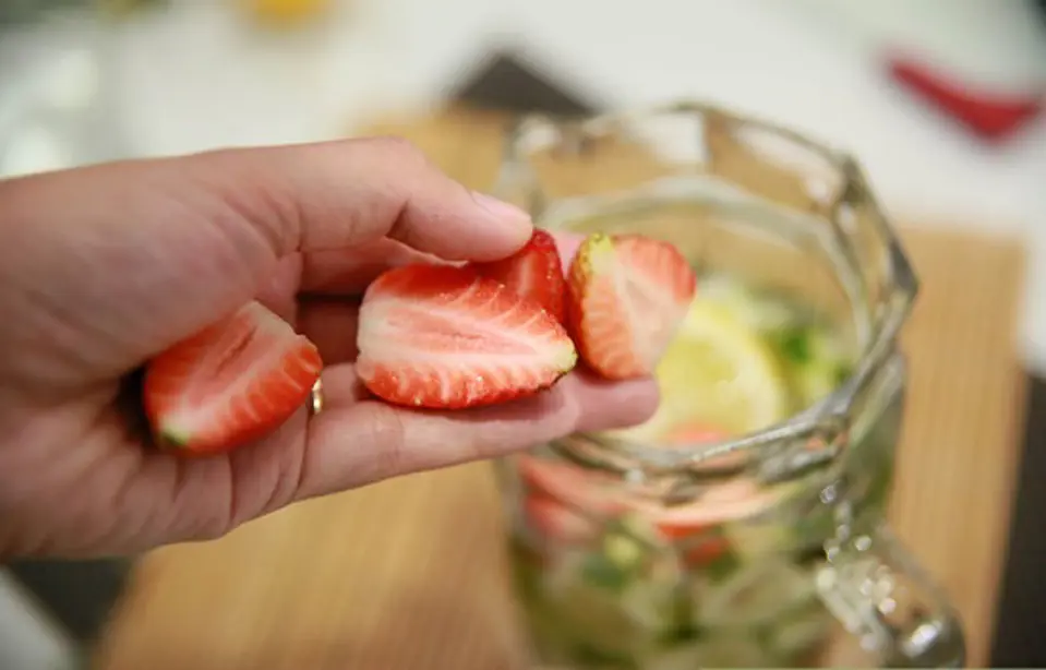 Cách làm nước detox dưa chuột sảng khoái cực đã
