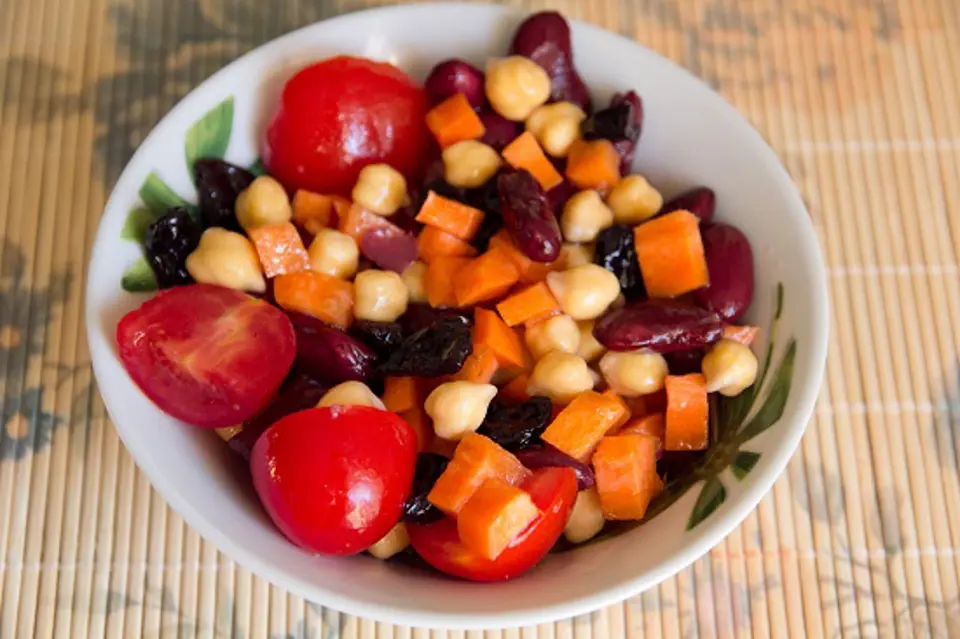 Cách làm salad đậu đỏ lạ miệng thơm ngon