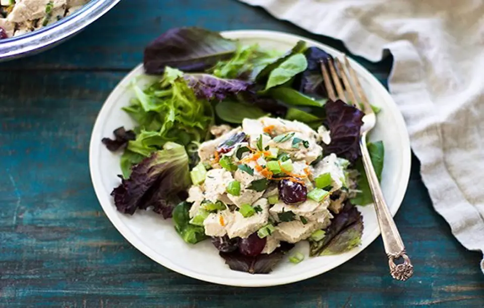 Cách làm salad gà thơm ngon mới lạ