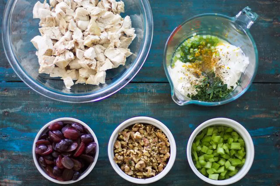 Cách làm salad gà thơm ngon mới lạ