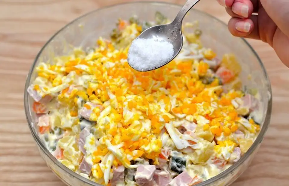 Cách làm salad Nga giải nhiệt ngày hè